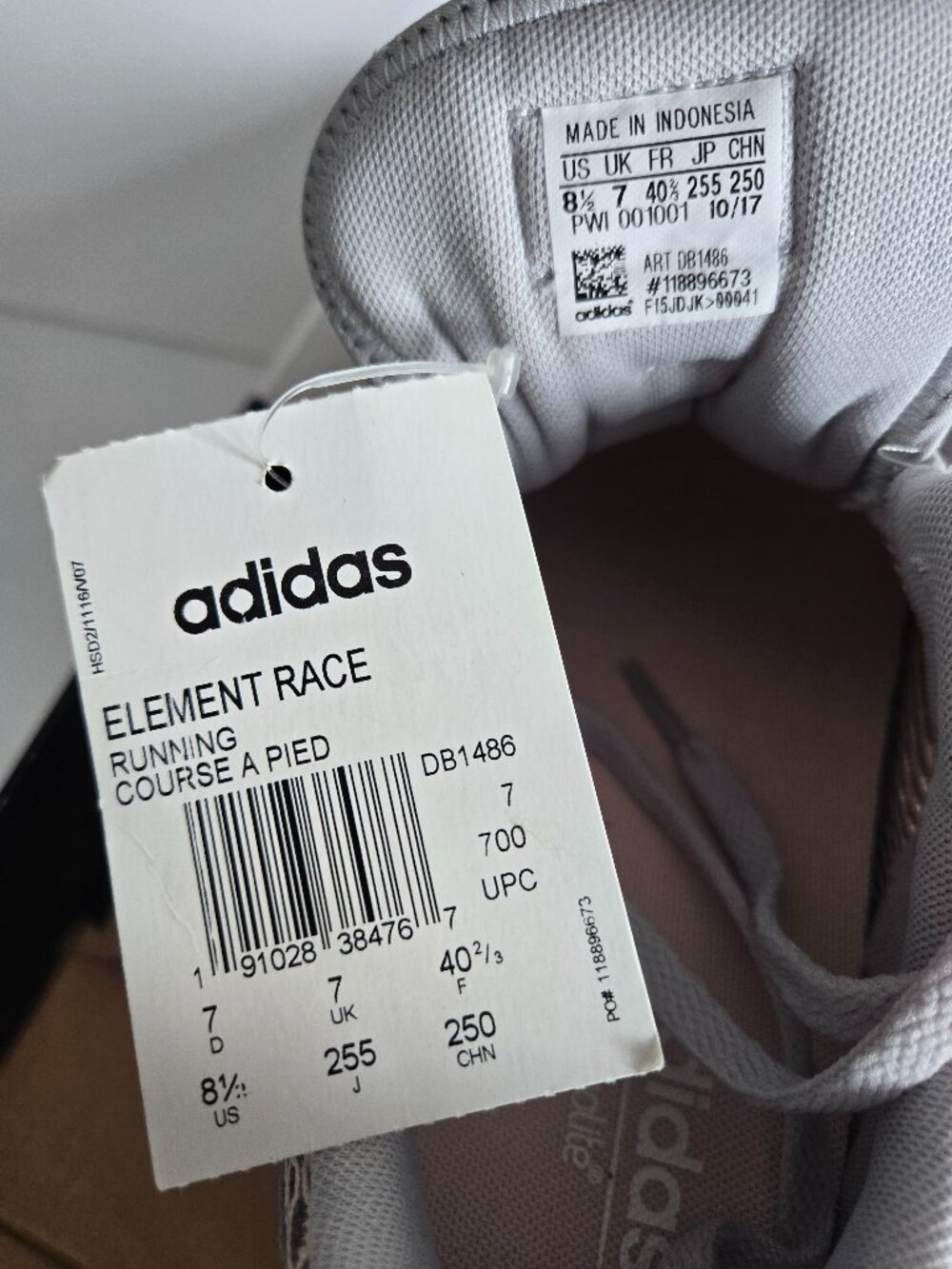 *NEW*  Women Adidas Cloud foam running shoe US size 8.5